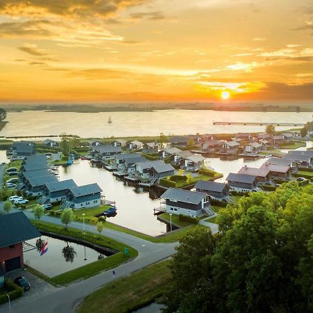 Отель Landal Waterpark Sneekermeer Терхерне Экстерьер фото