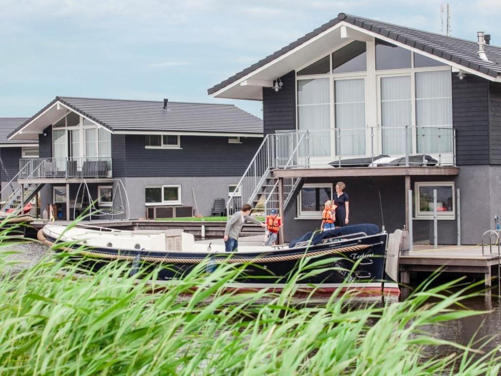 Отель Landal Waterpark Sneekermeer Терхерне Экстерьер фото