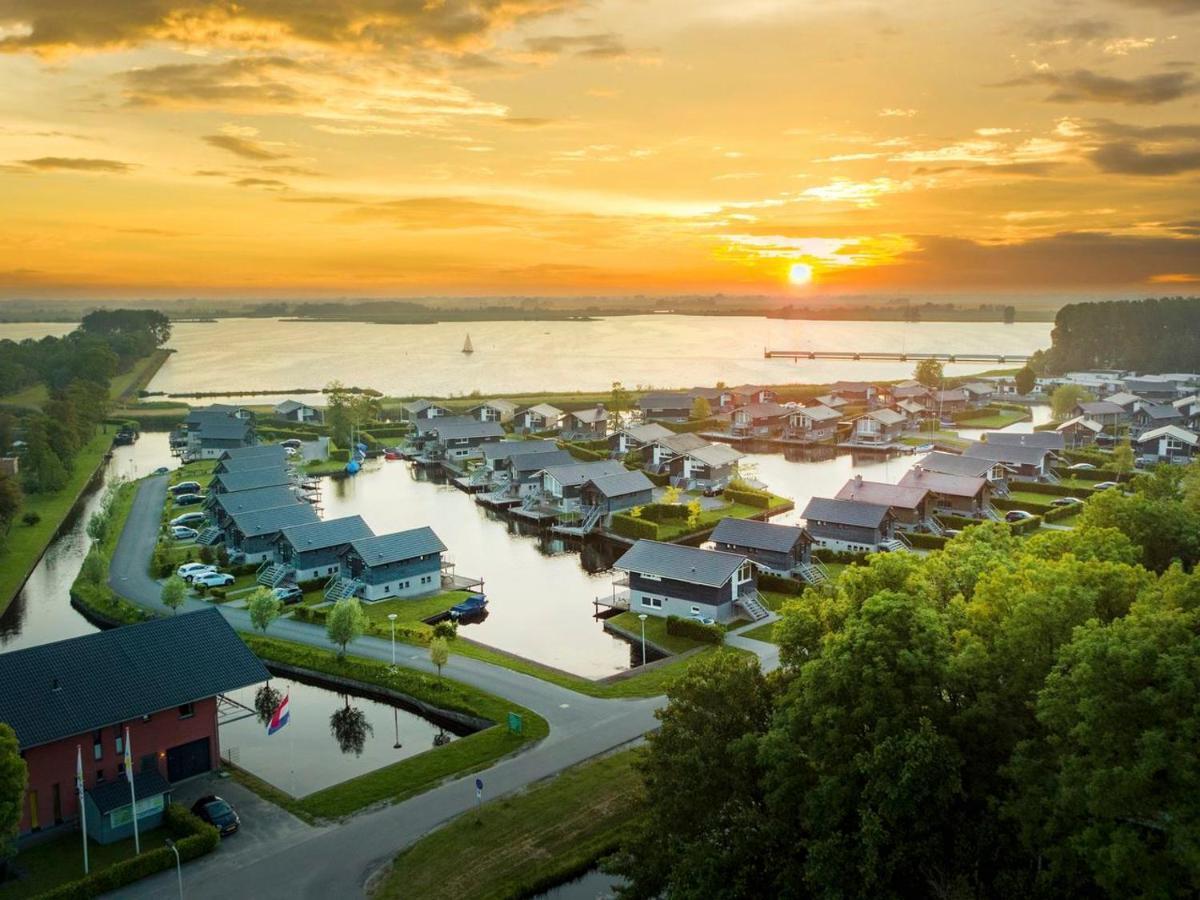 Отель Landal Waterpark Sneekermeer Терхерне Экстерьер фото